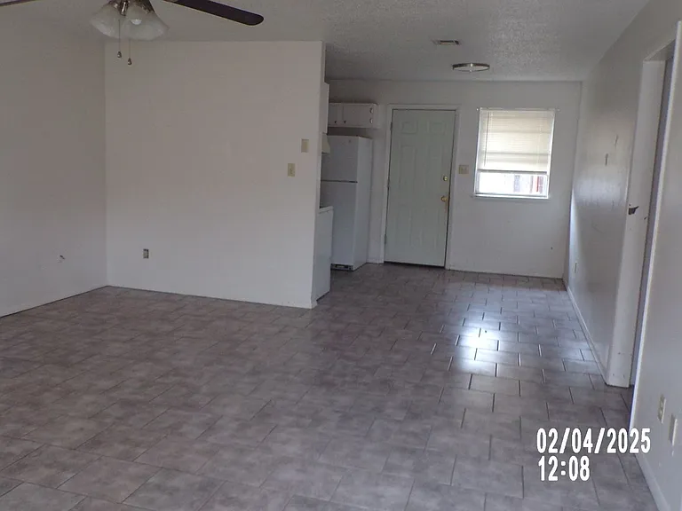 7916 NW Crossland Cir — Photo 2