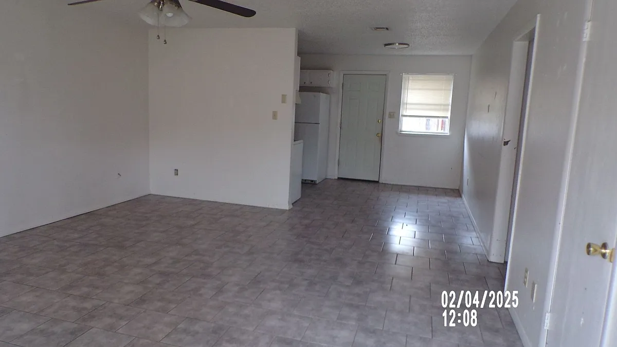 Building Photo - 7916 NW Crossland Cir