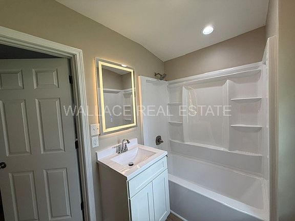5th image of 2513 Wilson Ave