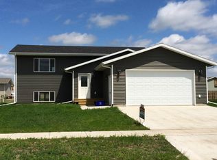 1713 Central Loop, Aberdeen, SD 57401