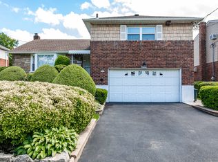 2208 N Jerusalem Rd, North Bellmore, NY 11710