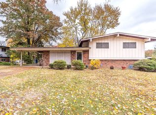 1220 Pioneer Dr, Saint Louis, MO 63132
