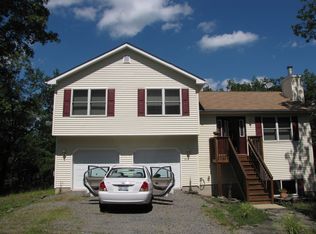 127 Dover Dr, Bushkill, PA 18324