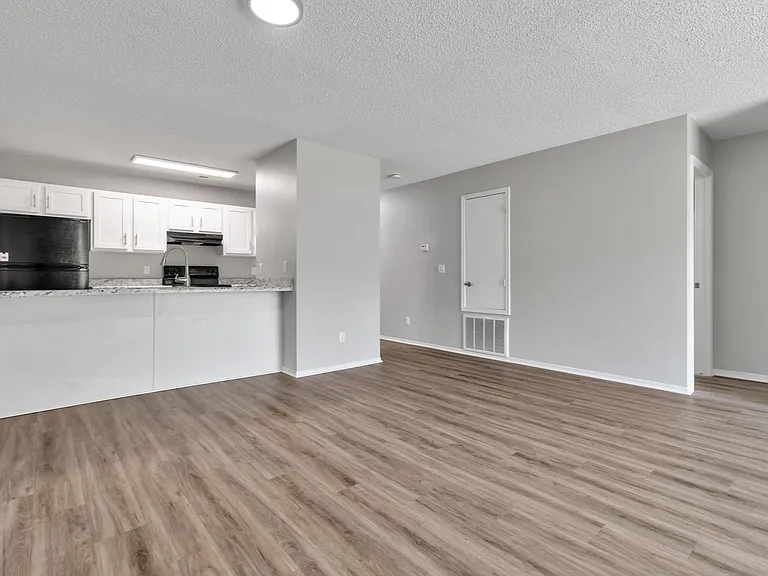 1665 N Boxley Ave — Photo 5