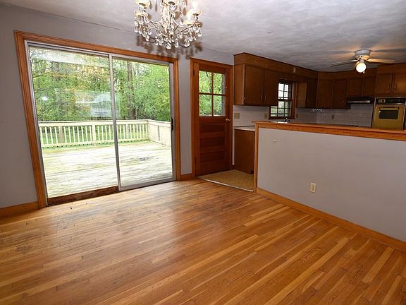 4th image of 81 Hillside Dr