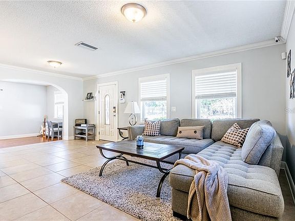 4th image of 3207 N Ola Ave