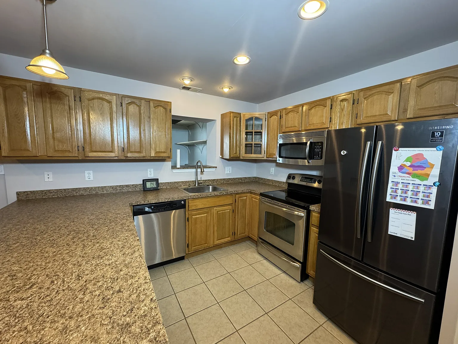 3 bed, 1.5 bath, 1550 sqft, $2,175 — Photo 3