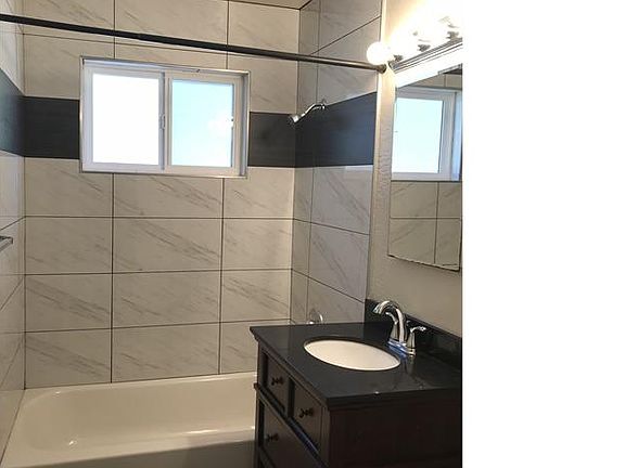 4th image of 995 Ravenscourt Ave APT 2