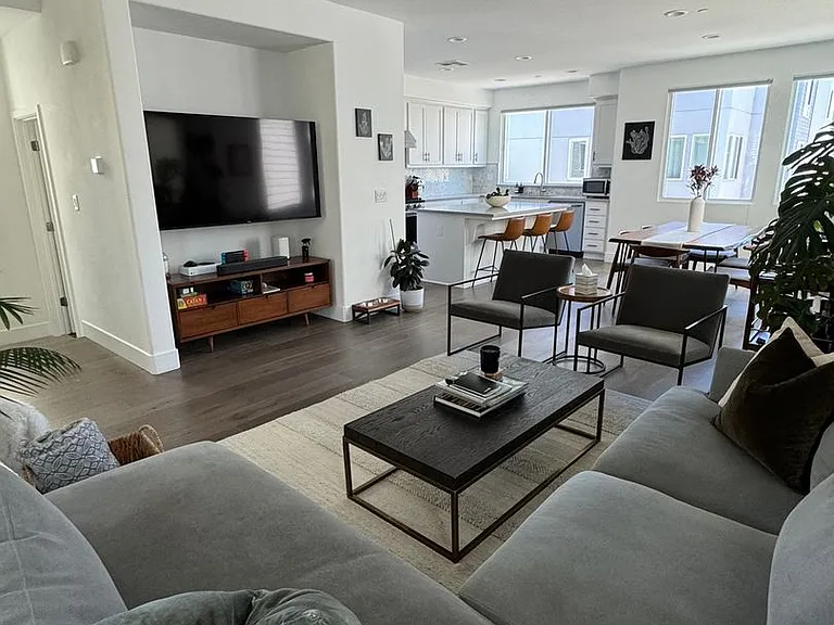 892 Estuary St — Photo 1