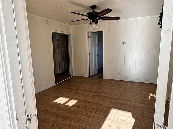 4th image of 948 Ketcham St