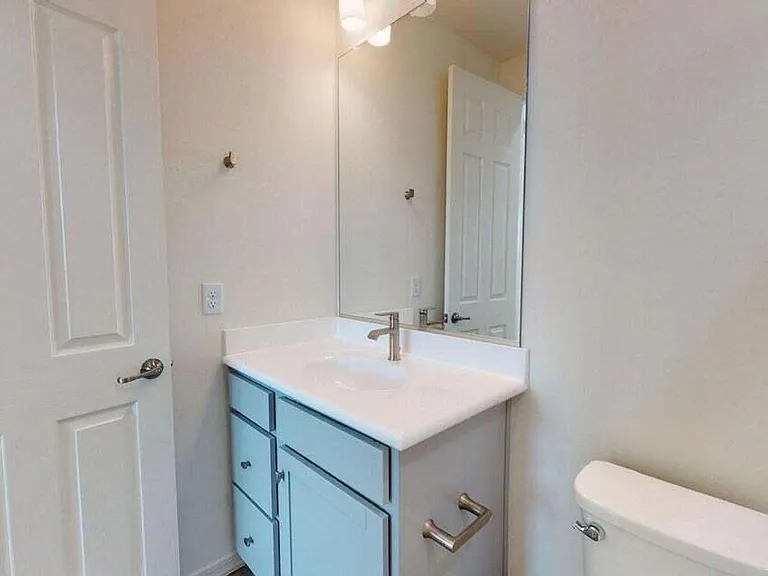 1107 S Vine St — Photo 11