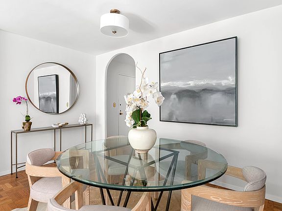 4th image of 10 W 66th St APT 3D