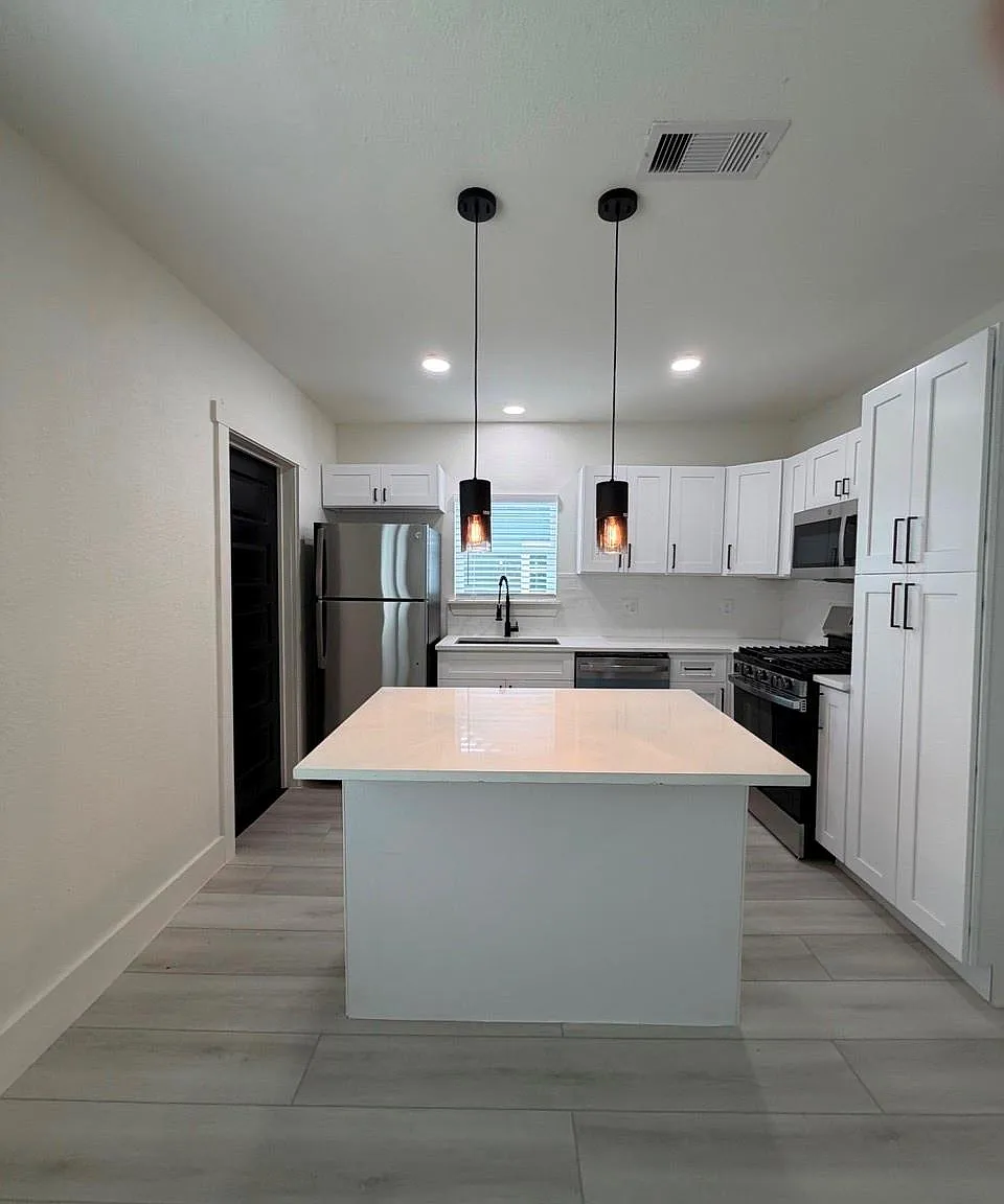 2 bed, 1.0 bath, 1088 sqft, $1,500 — Photo 3