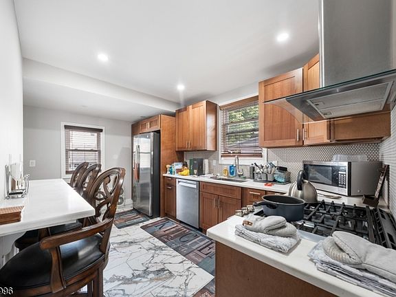 3rd image of 315 Florence Ave