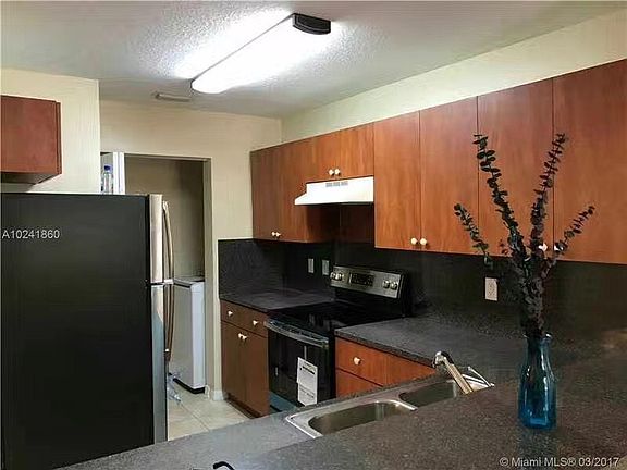 4th image of 4915 N Harbor Isles Dr