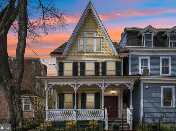 203 W Broad St, Burlington, NJ 08016