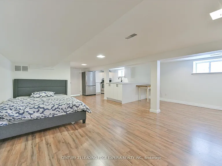 24 Torrens Ave #LOWER — Photo 7