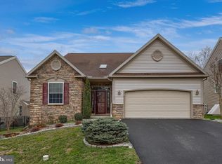14 Chamberlain Ln, Millersville, PA 17551