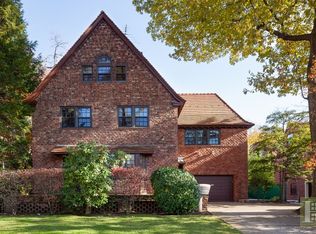 140 Continental Ave, Forest Hills, NY 11375
