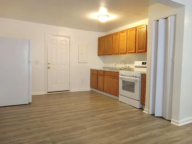 235 Hollingsworth Mnr — Photo 2