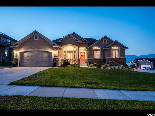 1st image of 213 W Columbine Cir