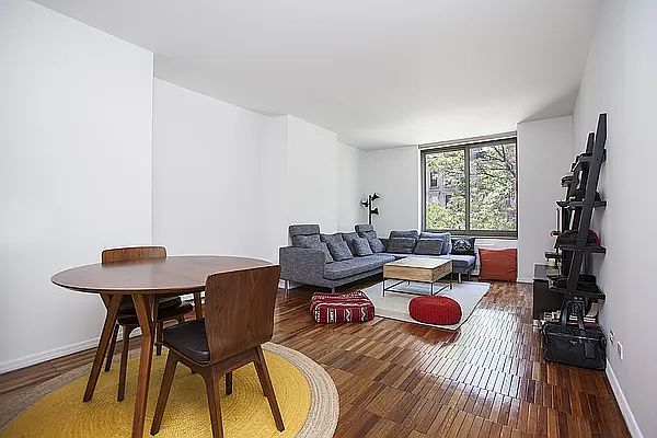 1st image of 300 E 85th St APT 202