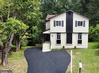 208 Keyes Ct, Sterling, VA 20164