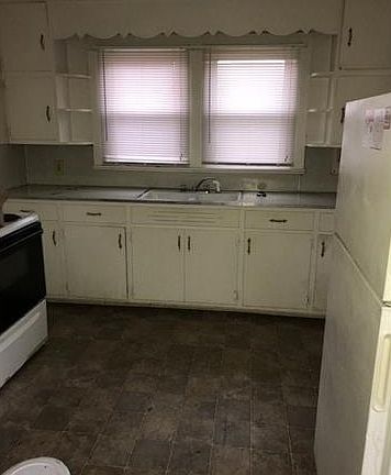 3rd image of 2120 Cline St