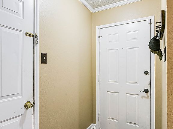 4th image of 2609 Regent Blvd