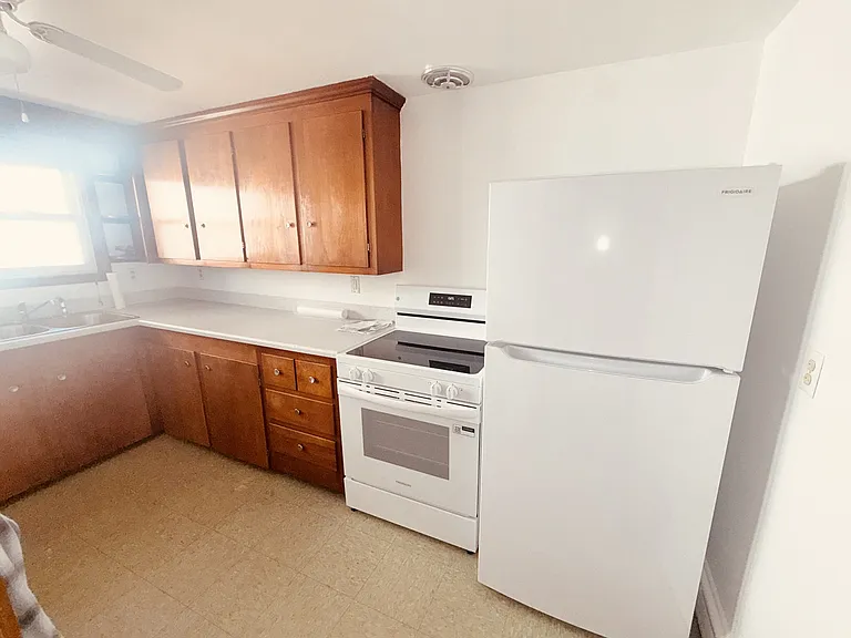 25 1/2 Thurston Ave #B — Photo 15