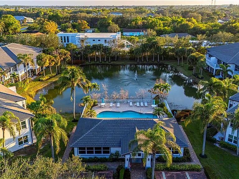 2120 Cay Lagoon Dr #222 — Photo 4