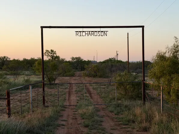 423 Fm 261, Spur, TX 79370