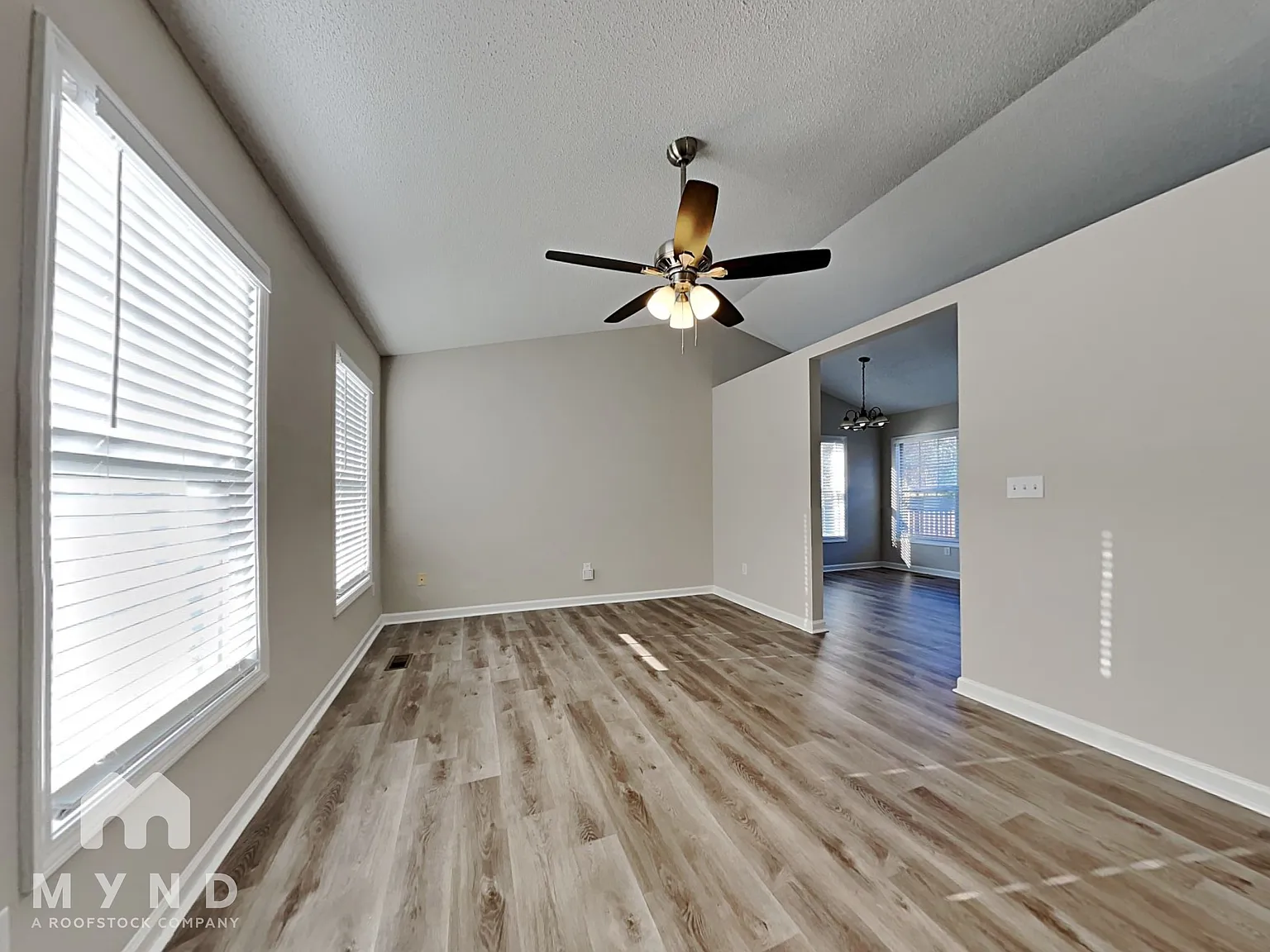 3 bed, 2.0 bath, 1310 sqft, $1,795 — Photo 3