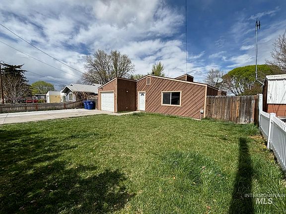 3rd image of 214 8th Ave W