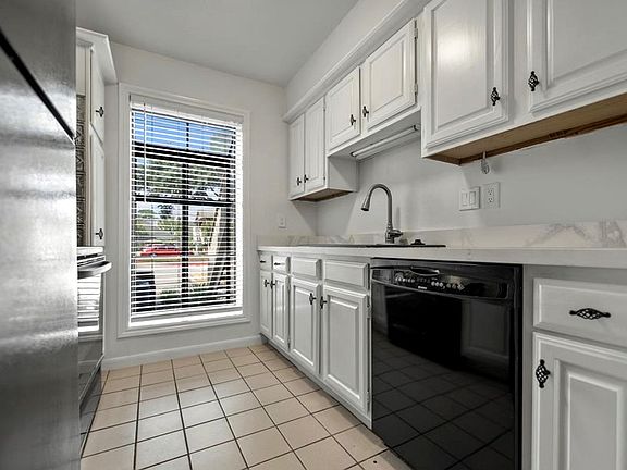 4th image of 1311 Antoine Dr APT 211