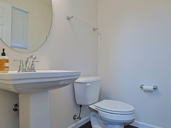 5th image of 1544 Adams Ct