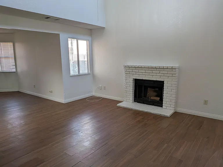 1008 Mable Ave — Photo 3