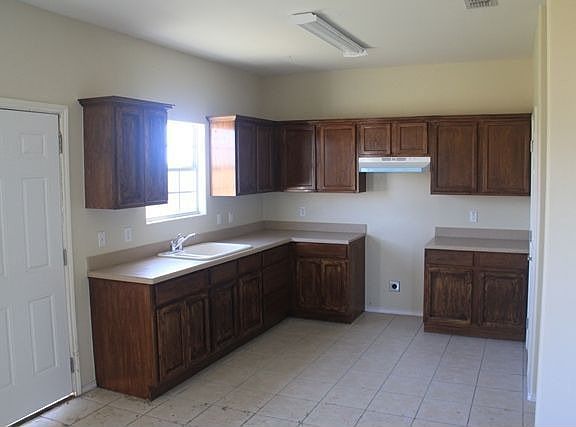 2nd image of 401 La Vaca Dr S