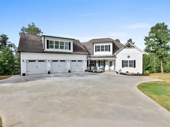 215 Walden Pond Trl, Senoia, GA 30276