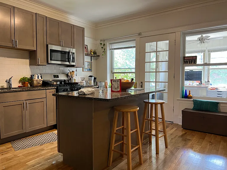 1461 W Catalpa Ave #1 — Photo 1