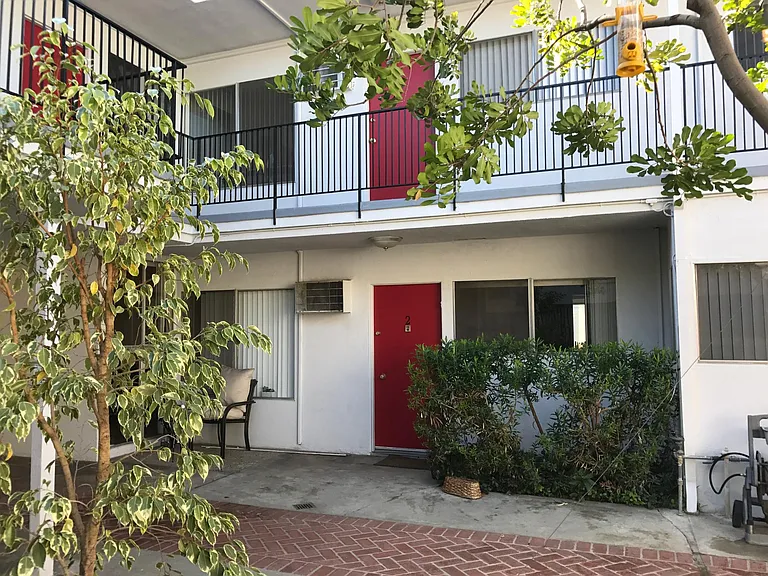 13855 Burbank Blvd #3 — Photo 10