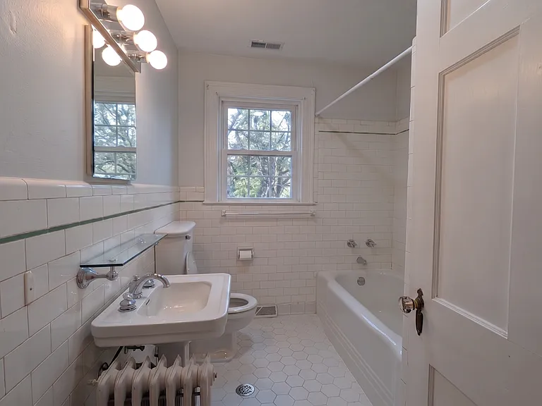 2nd floor Bath