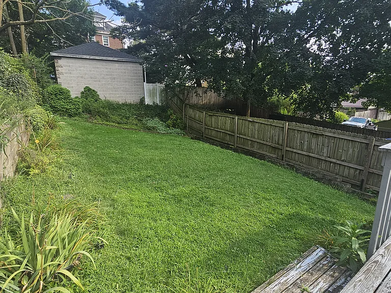 1237 Benton Ave — Photo 2