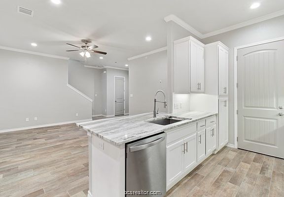 5th image of 1746 Heath Dr