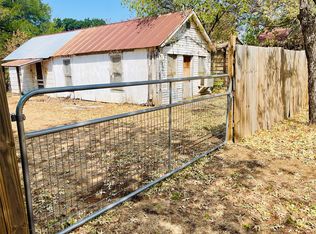 304 Ohio Ave, Graham, TX 76450