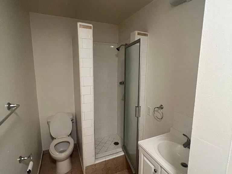 2111 S Union Ave #4 — Photo 25