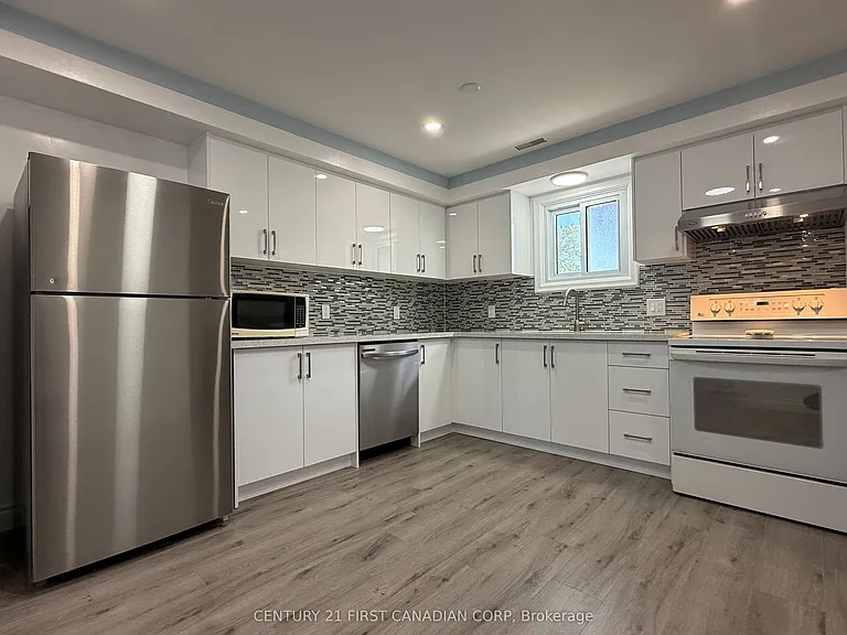 228 Burnside Dr #3 — Photo 8