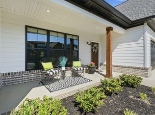 1056 Malinda Ln, Greenbrier, TN 37073