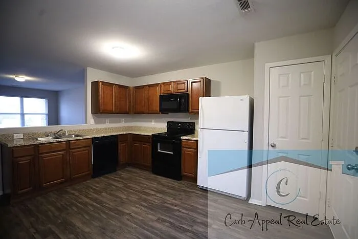 3829 Churchill Dr — Photo 2
