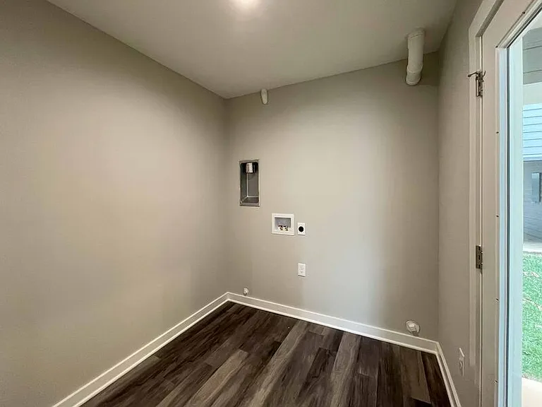 56 W Cascade St — Photo 15